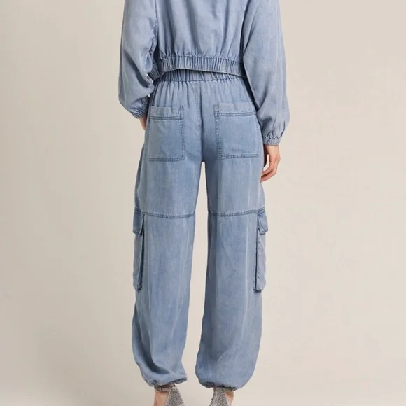 🔴SOLD OUT En Créme Light Denim Tencel Cargo Pants - Picture 5 of 5